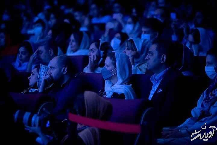 حضور سفیر سوئیس در کنسرت همایون شجریان - لحظه اهدای گل خانم سفیر به همایون شجریان - تصاویری که سفارت سوئیس منتشر کرد